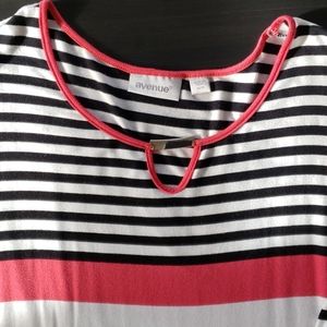 Avenue tunic top with bar detail